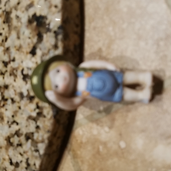 Vintage 1982 Enesco Country Cousins Figurines Lot of 2 Scooter Football Army - Picture 3 of 4